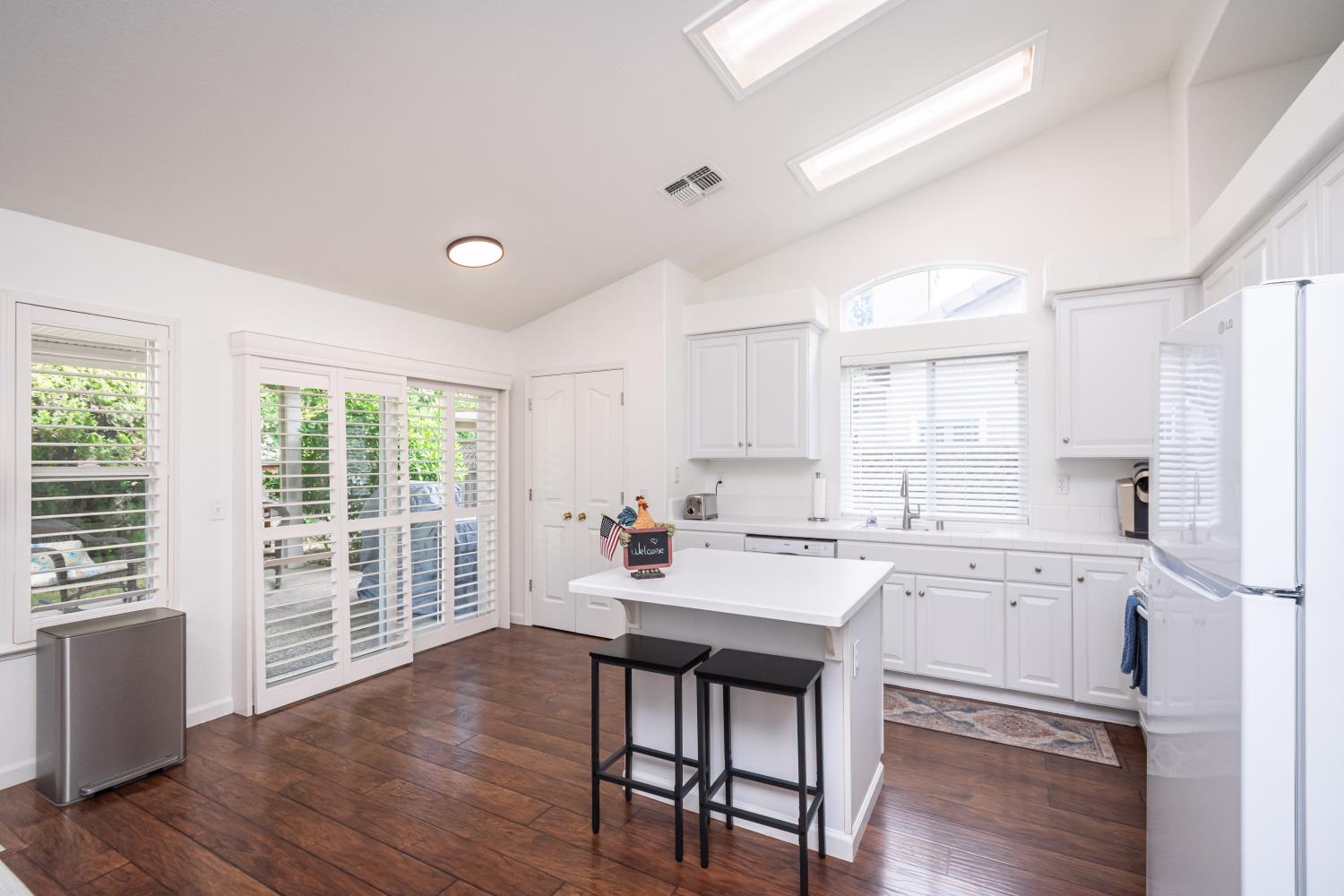 9670 Mizzenmast Court