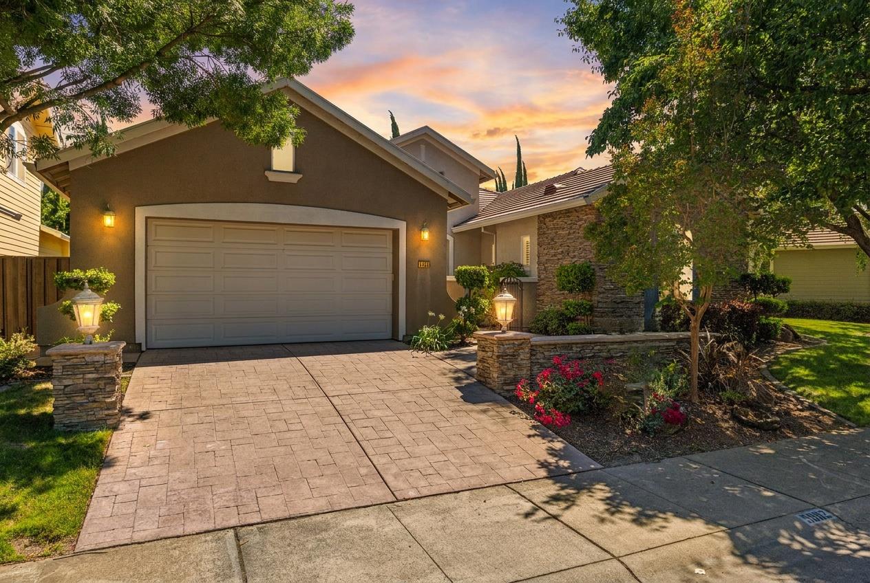 5962 Country Manor Place