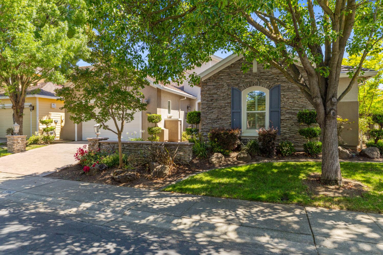 5962 Country Manor Place