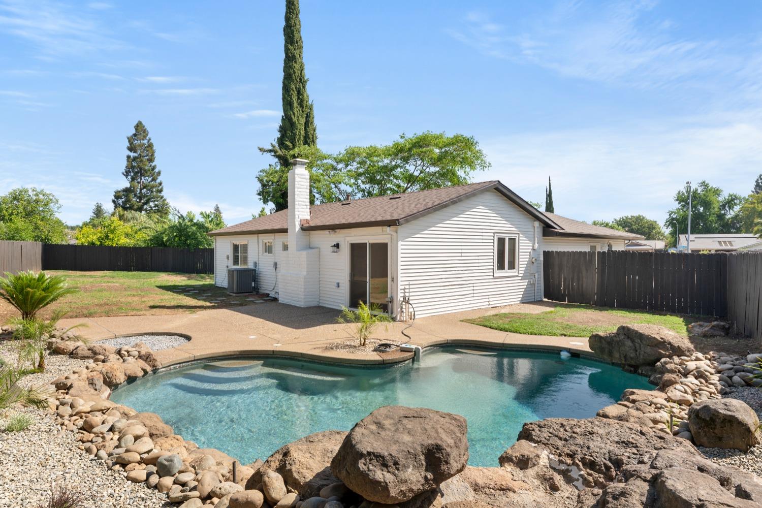 2462 Stokewood Way