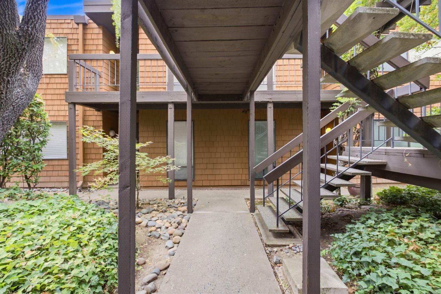 790 Woodside Lane 6