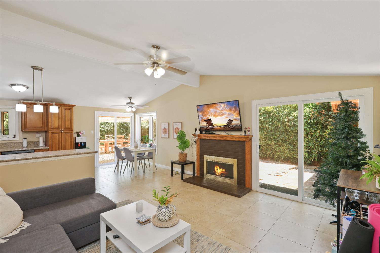 Orange, California 92868, United States, 4 Bedrooms Bedrooms, ,2 BathroomsBathrooms,Residential,Active,244606