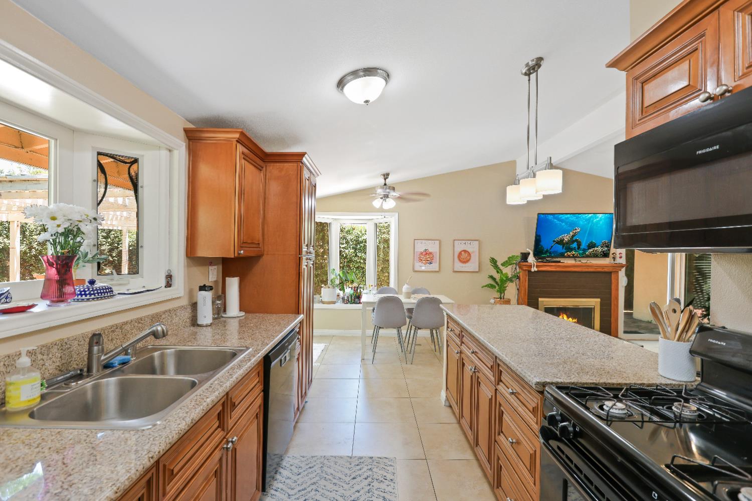 Orange, California 92868, United States, 4 Bedrooms Bedrooms, ,2 BathroomsBathrooms,Residential,Active,244606