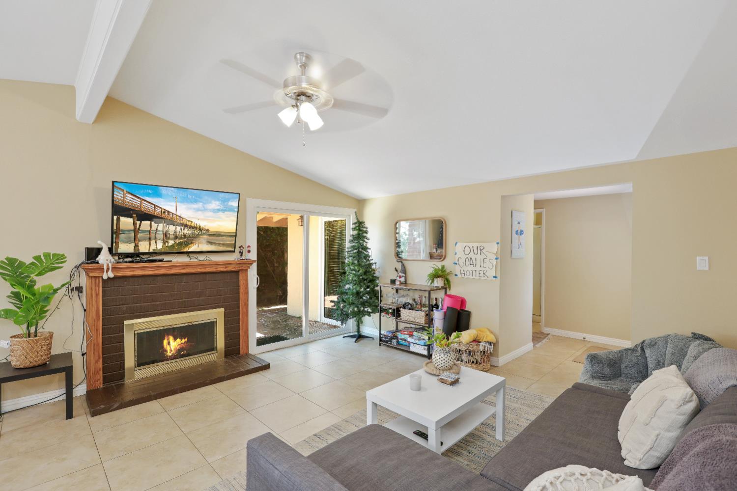 Orange, California 92868, United States, 4 Bedrooms Bedrooms, ,2 BathroomsBathrooms,Residential,Active,244606