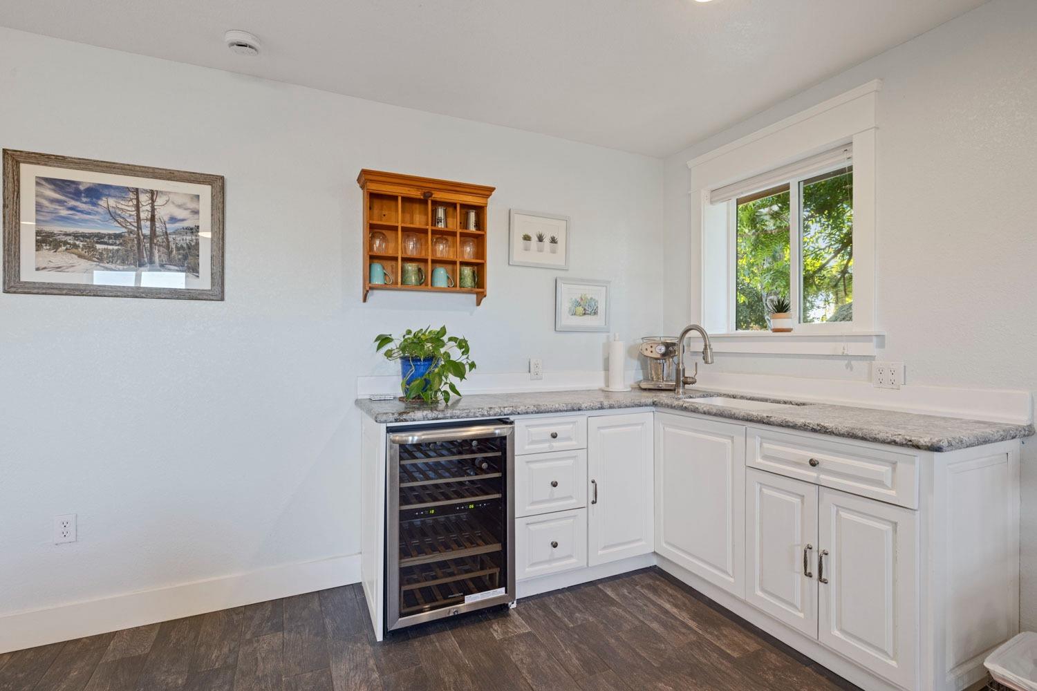 Lodi, California 95240, United States, 3 Bedrooms Bedrooms, ,3 BathroomsBathrooms,Residential,Active,33472