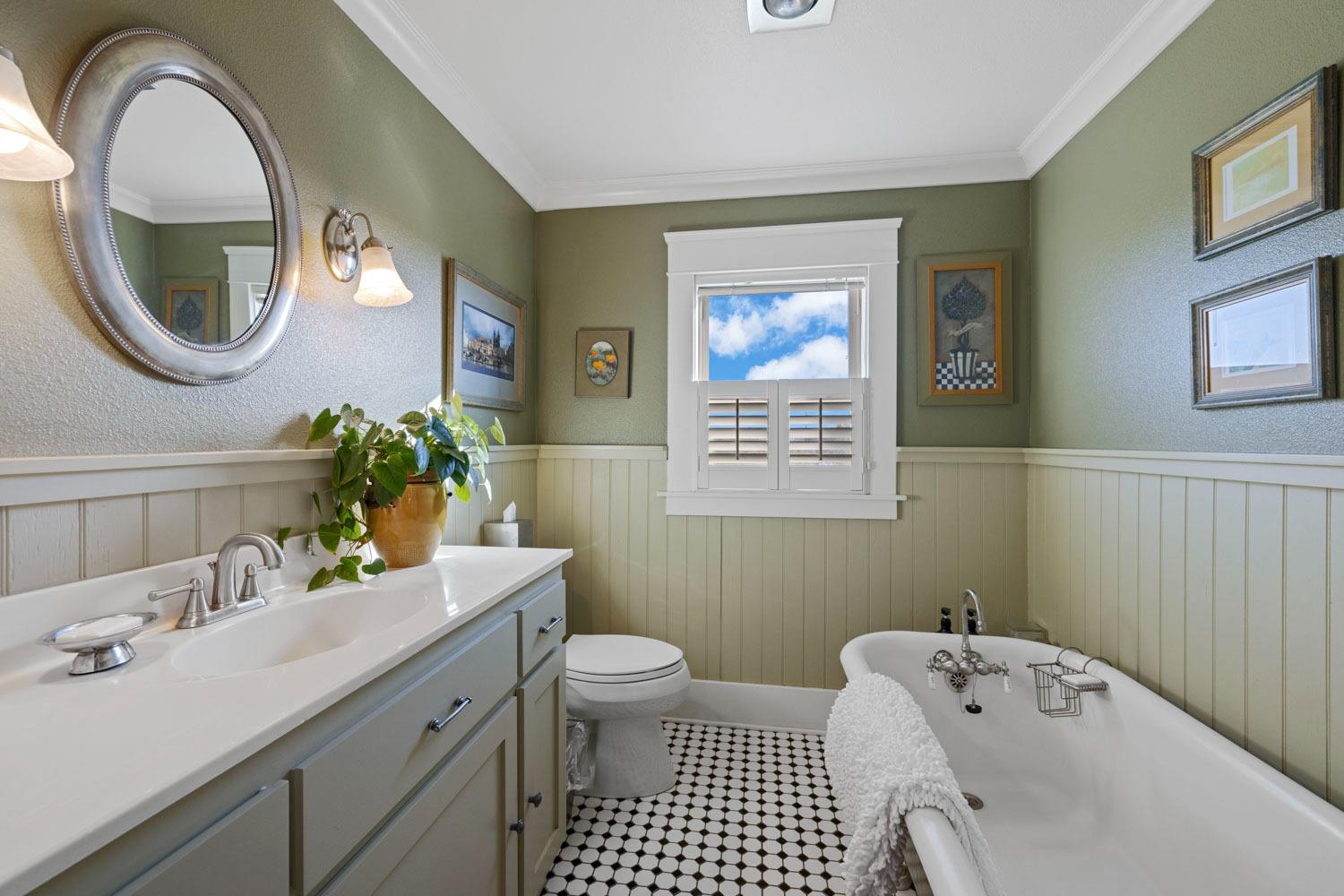 Lodi, California 95240, United States, 3 Bedrooms Bedrooms, ,3 BathroomsBathrooms,Residential,Active,33472