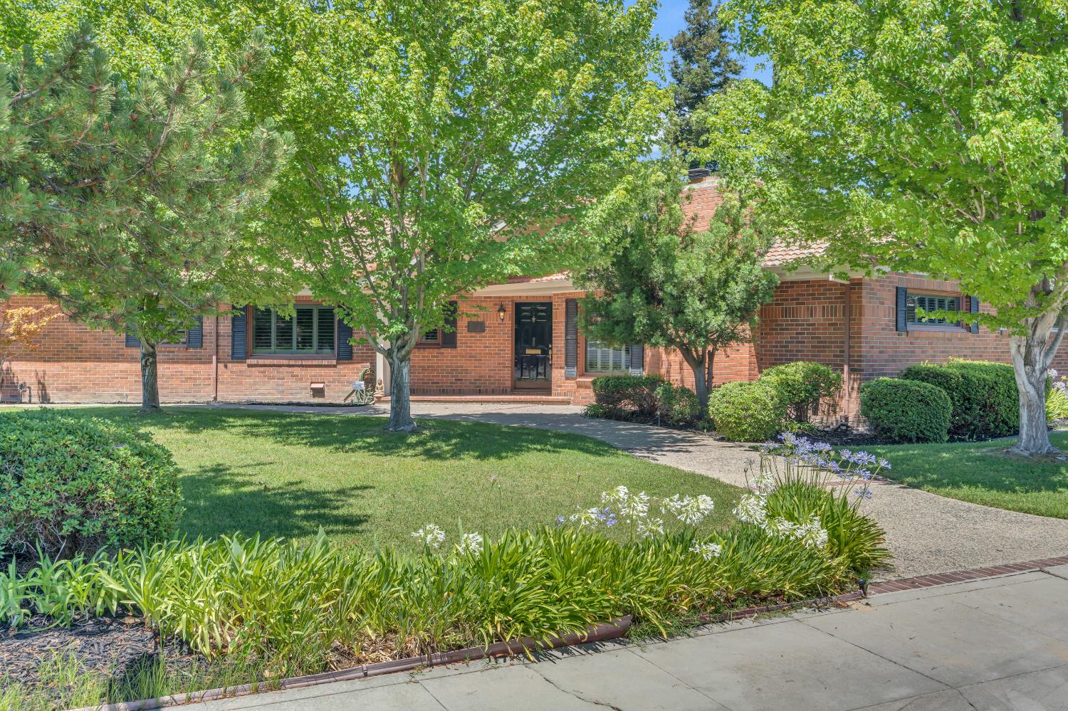 1071 W Monterey Avenue