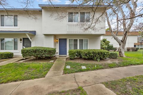 8827 Salmon Falls Drive Unit E, Sacramento, CA 95826 - MLS#: 224100181