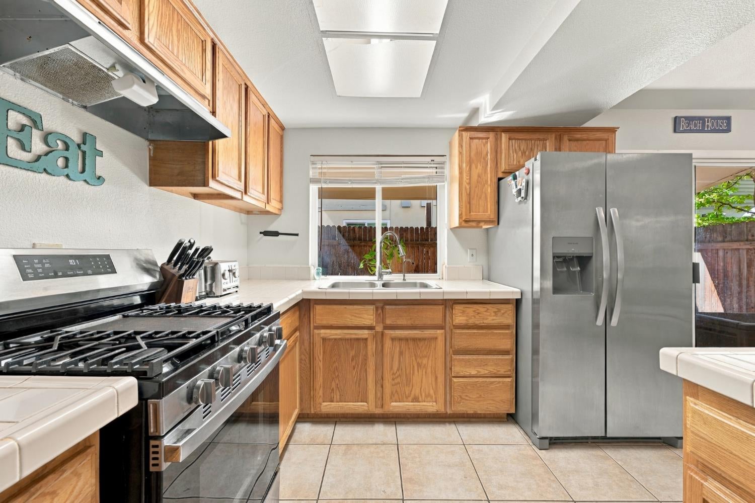 10889 Coloma 3