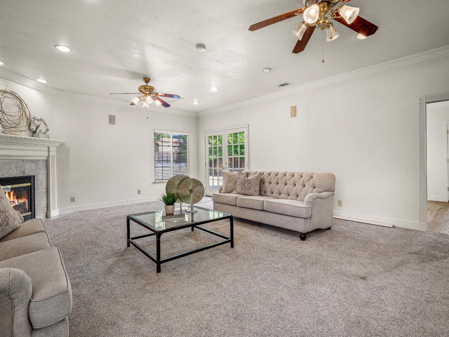 Elk Grove, California 95758, United States, 4 Bedrooms Bedrooms, ,3 BathroomsBathrooms,Residential,Active,244496