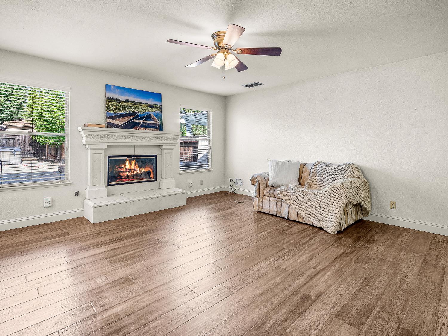 Elk Grove, California 95758, United States, 4 Bedrooms Bedrooms, ,3 BathroomsBathrooms,Residential,Active,244496