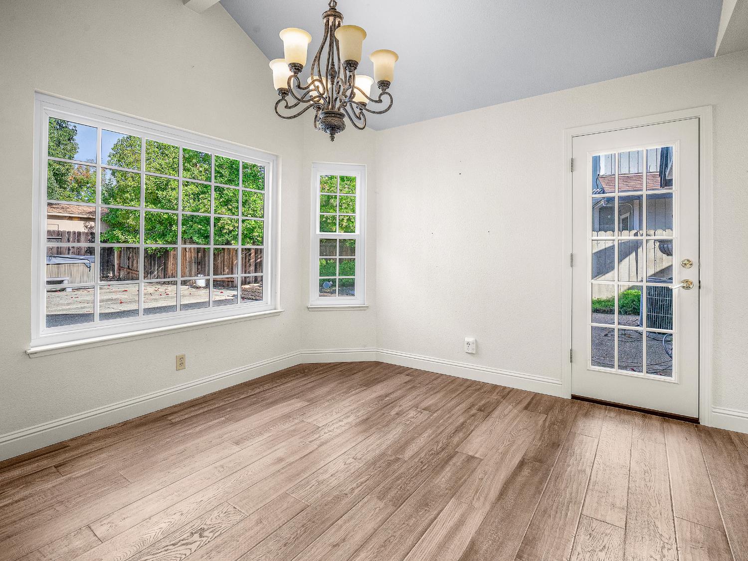 Elk Grove, California 95758, United States, 4 Bedrooms Bedrooms, ,3 BathroomsBathrooms,Residential,Active,244496