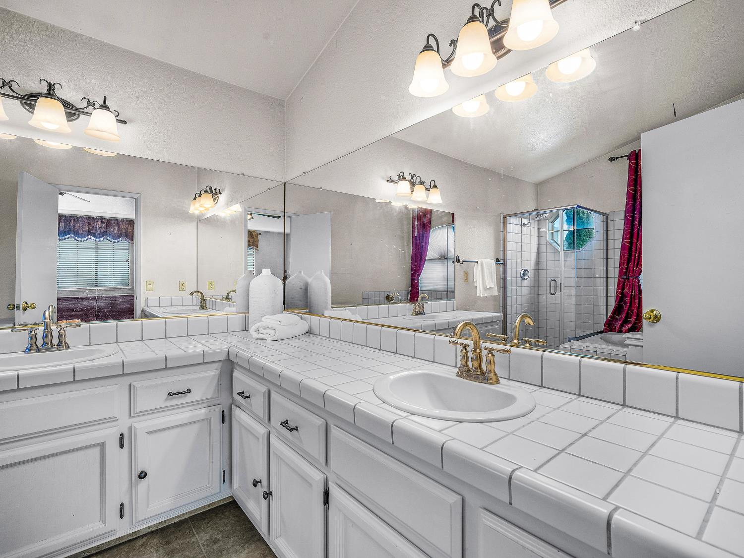 Elk Grove, California 95758, United States, 4 Bedrooms Bedrooms, ,3 BathroomsBathrooms,Residential,Active,244496