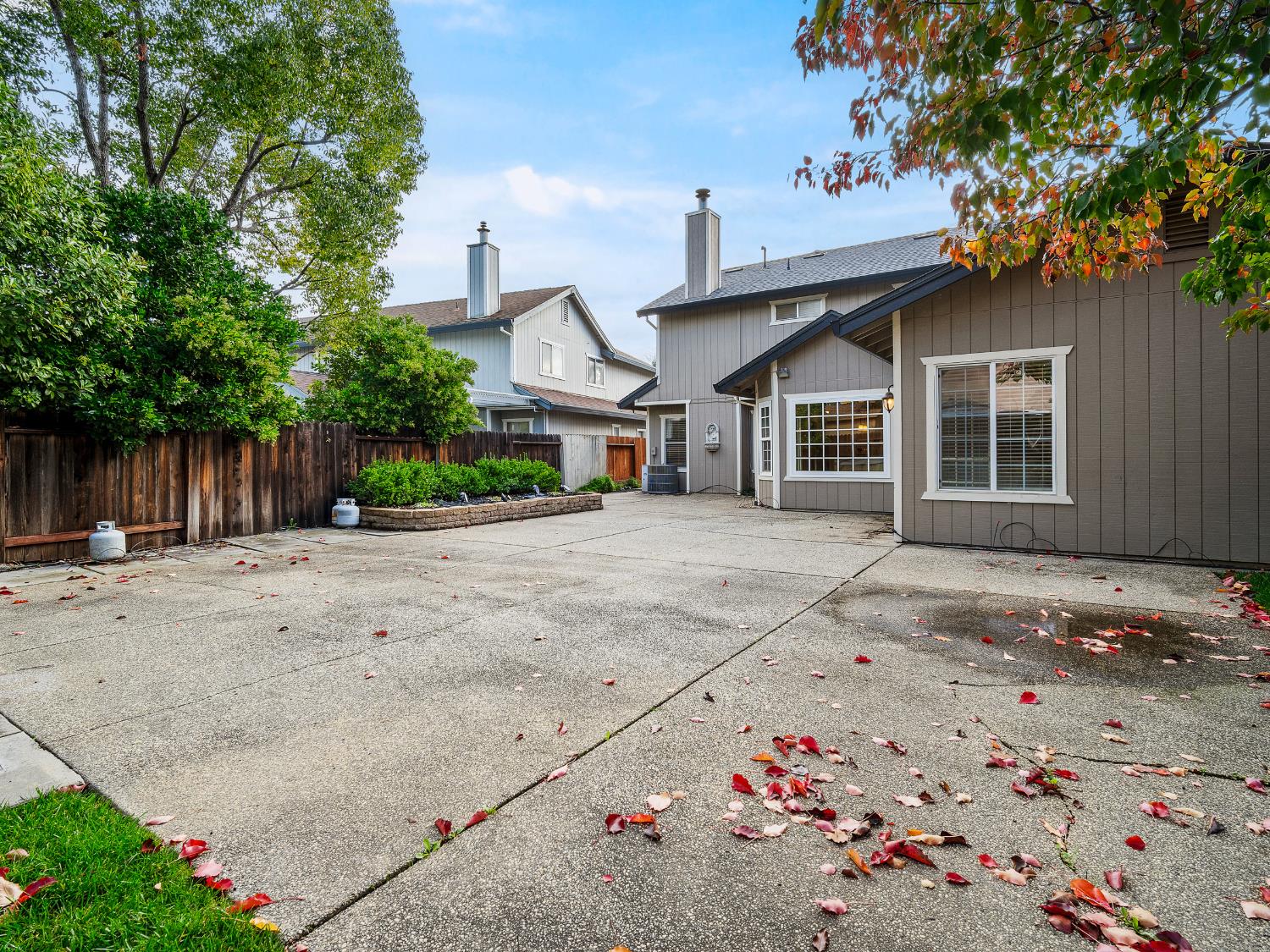 Elk Grove, California 95758, United States, 4 Bedrooms Bedrooms, ,3 BathroomsBathrooms,Residential,Active,244496