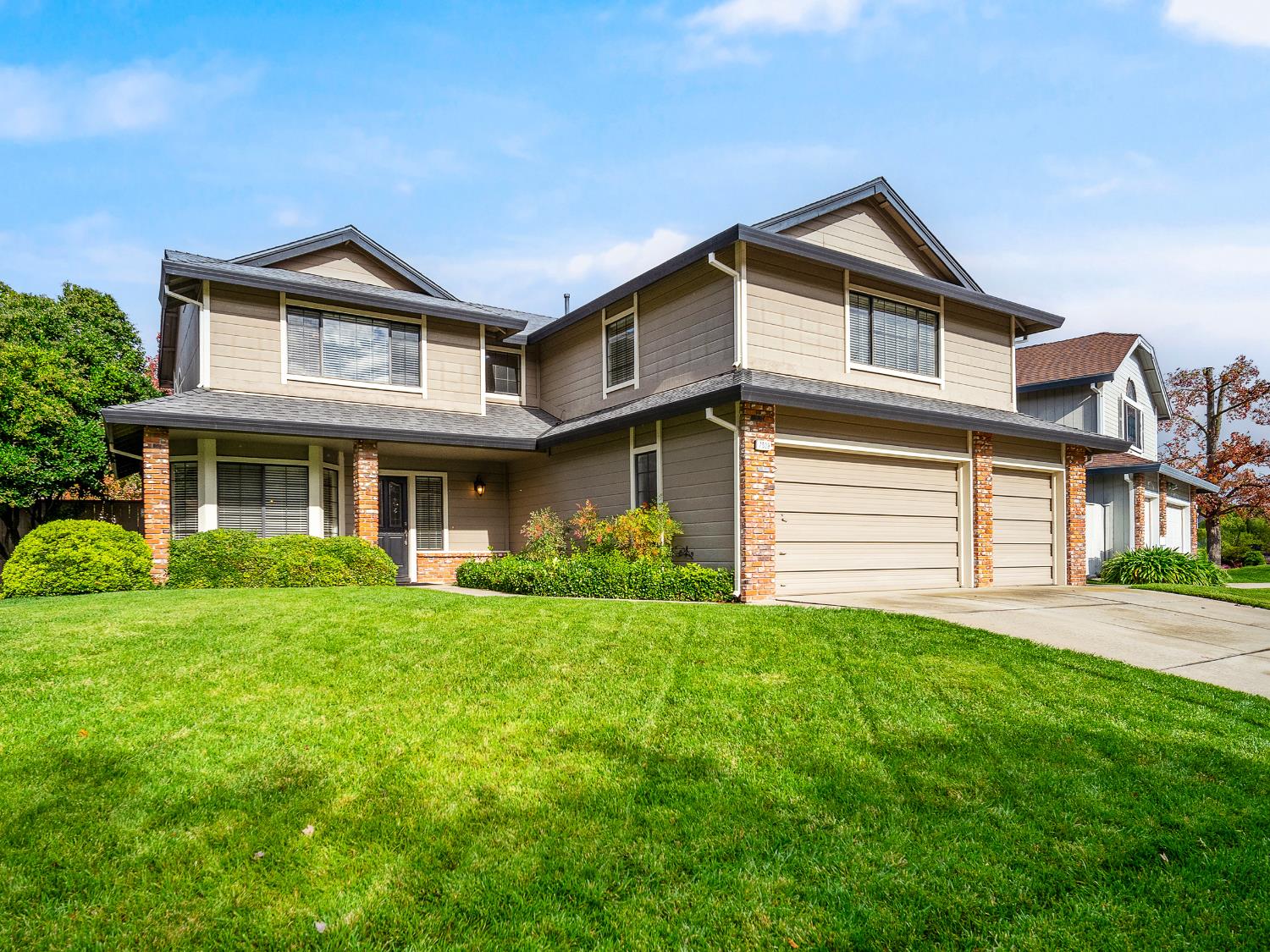 Elk Grove, California 95758, United States, 4 Bedrooms Bedrooms, ,3 BathroomsBathrooms,Residential,Active,244496