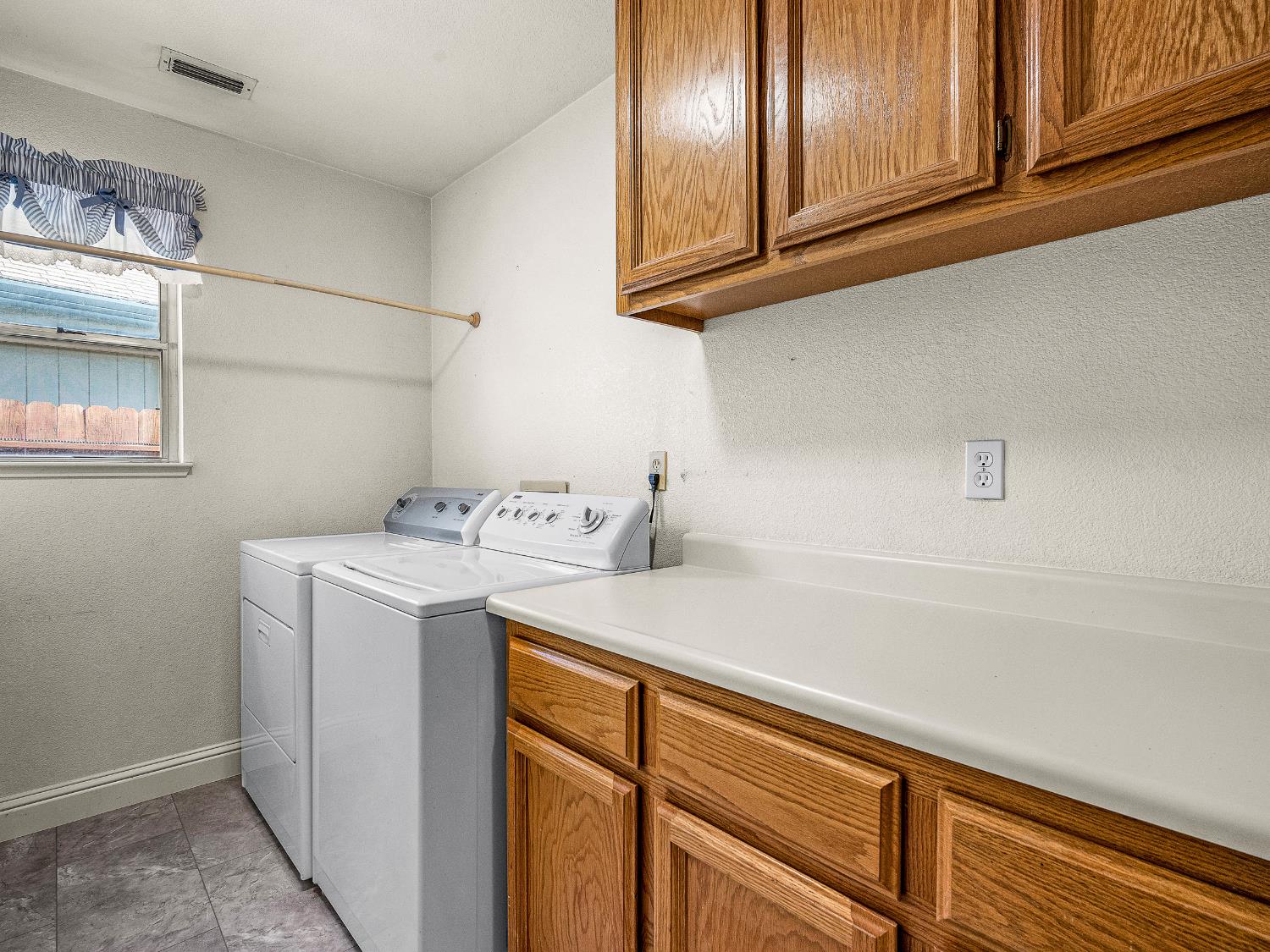 Elk Grove, California 95758, United States, 4 Bedrooms Bedrooms, ,3 BathroomsBathrooms,Residential,Active,244496