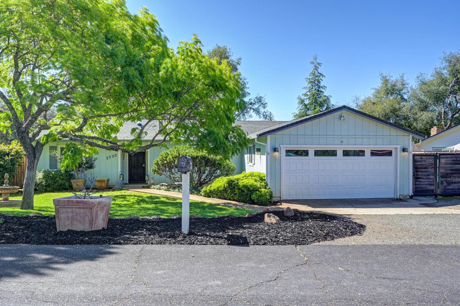 2720 La Canada Court