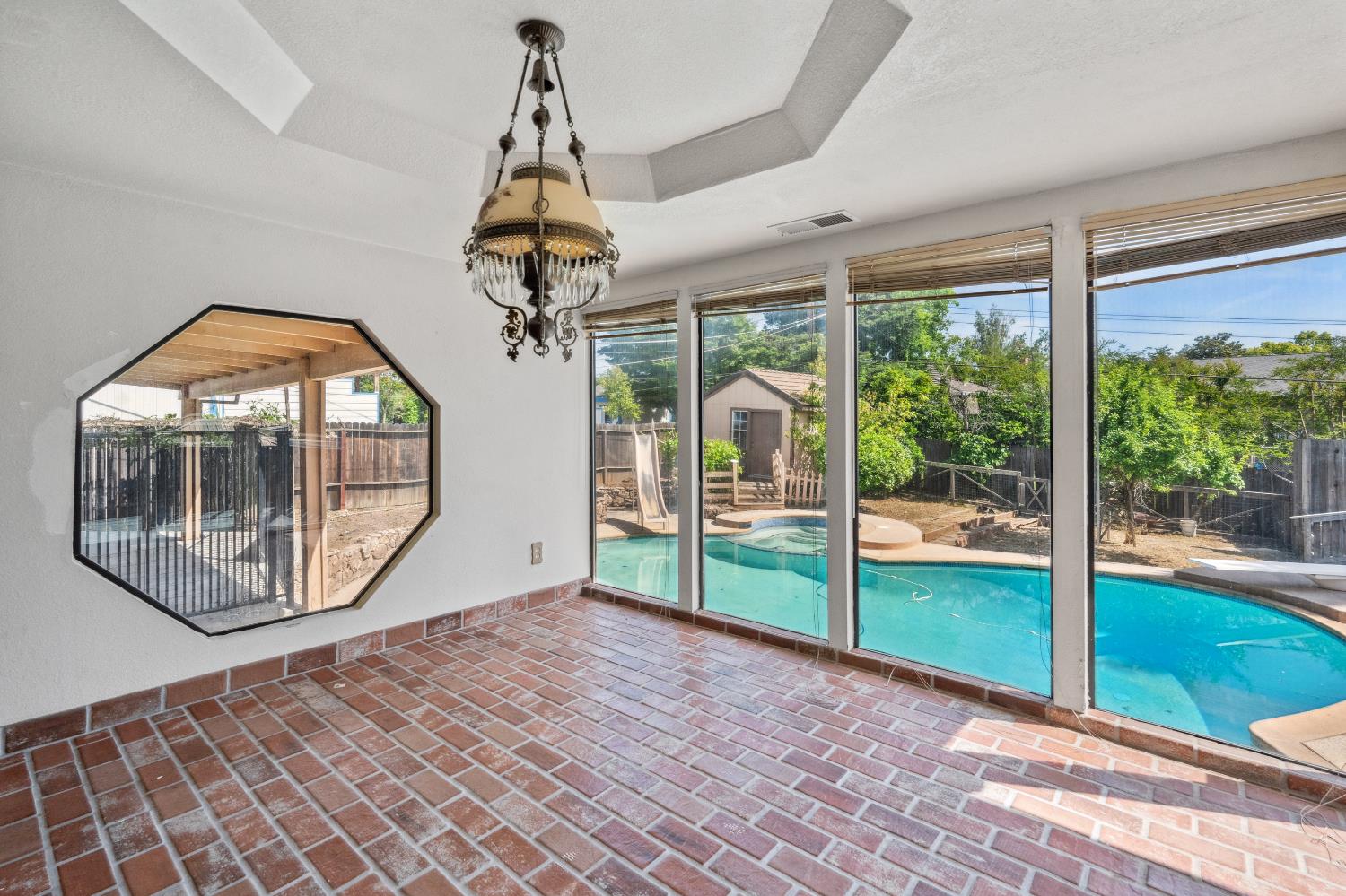 8518 Rolling Green Way