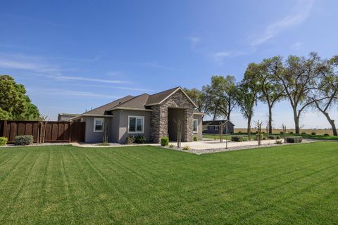 4486 Weir Avenue Livingston CA 95334