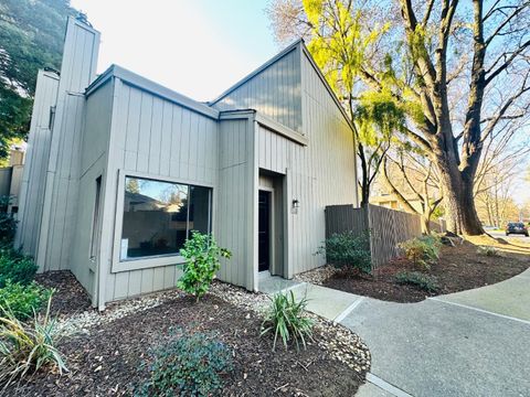 30 Adelphi Court, Sacramento, CA 95825 - MLS#: 225008515