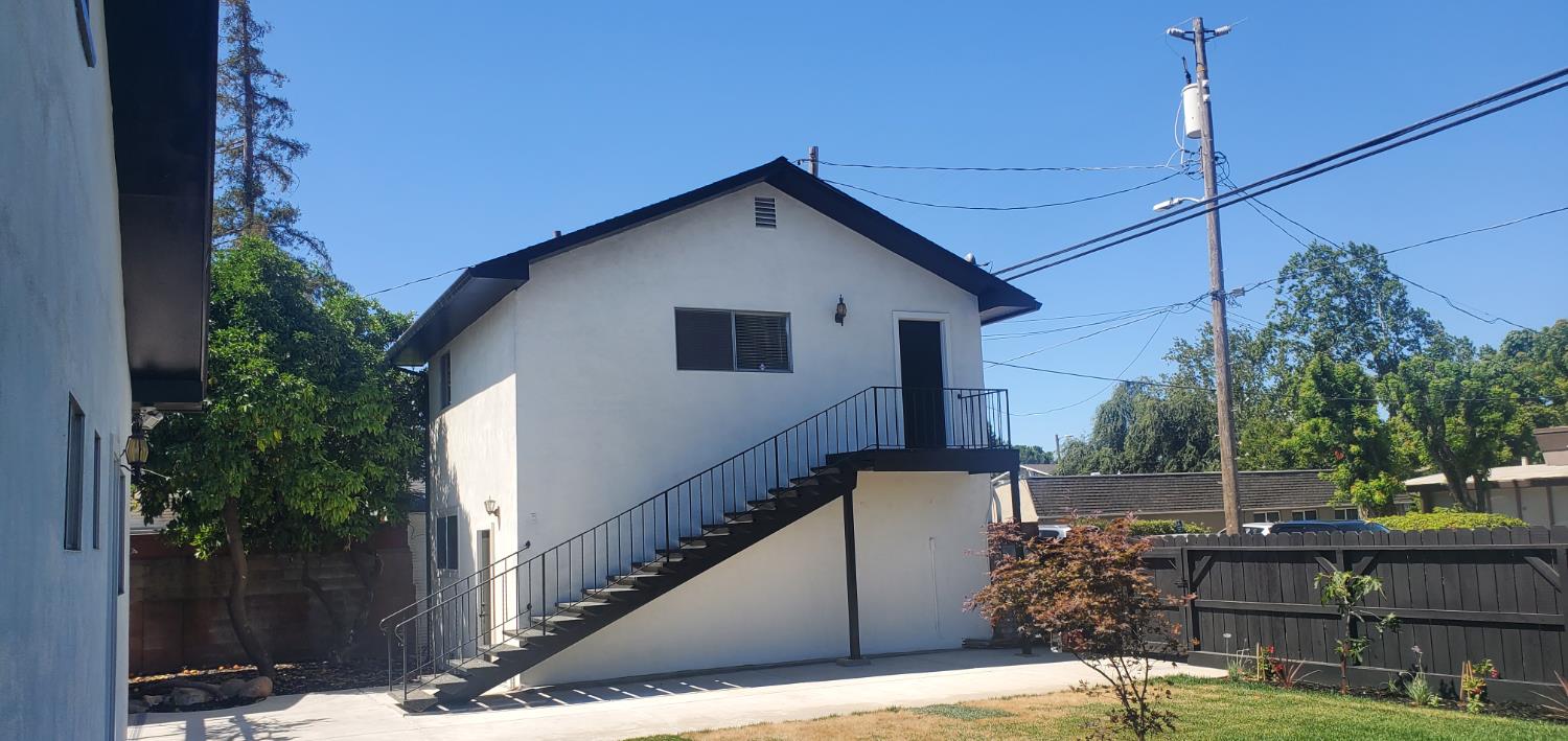 143 N Lincoln Avenue