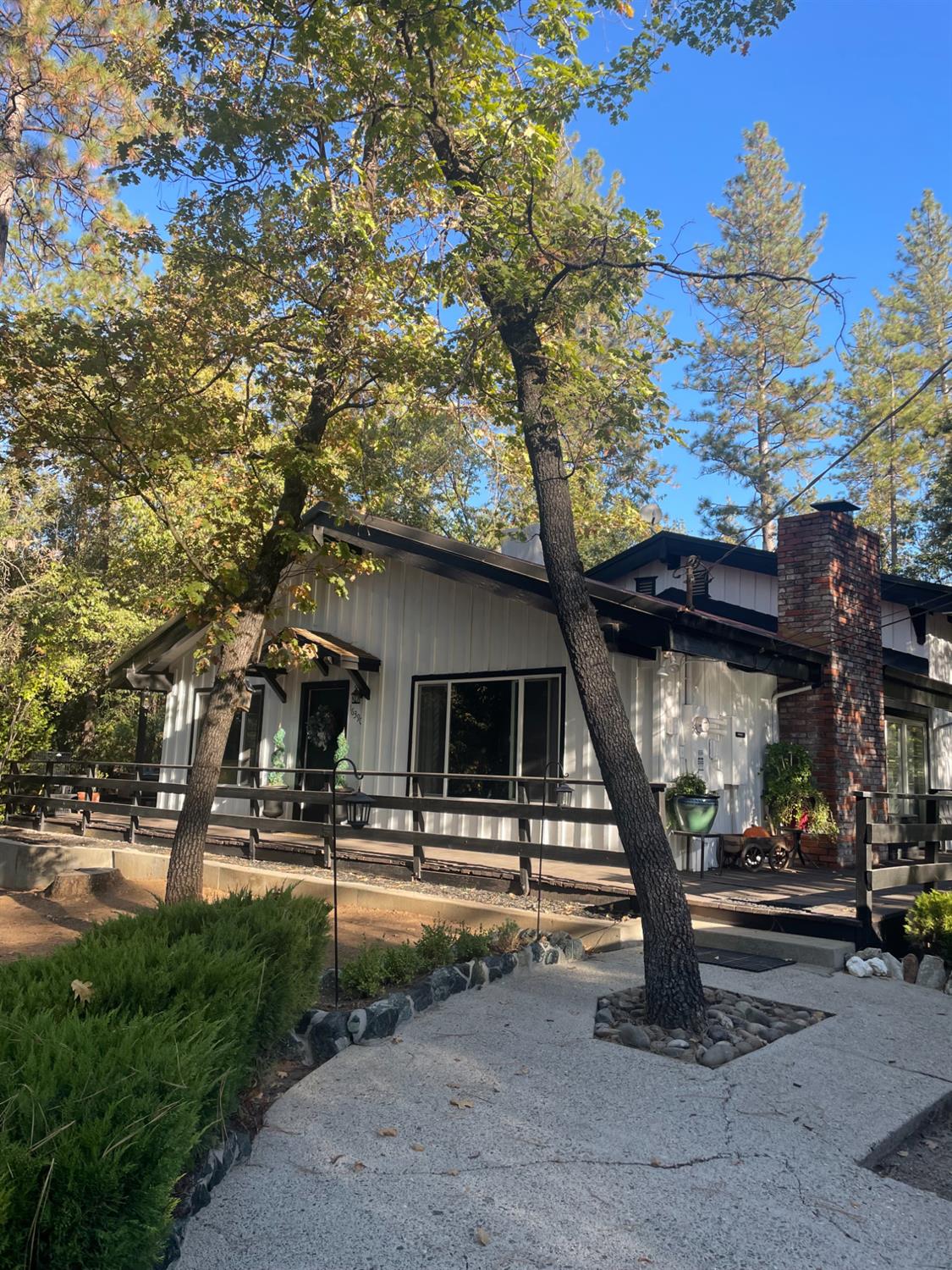 16390 Creekside Drive