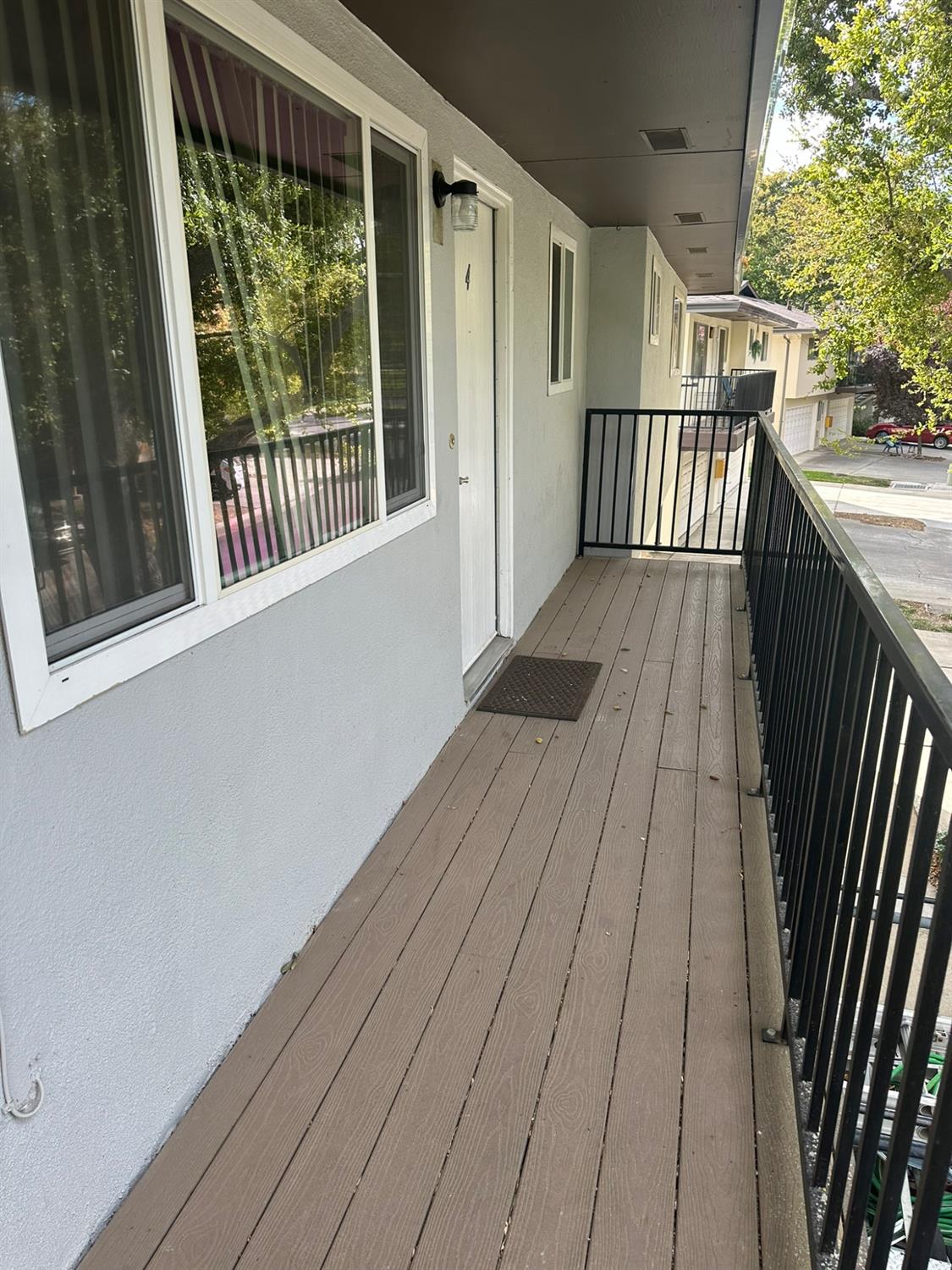 1925 Donner Avenue 4