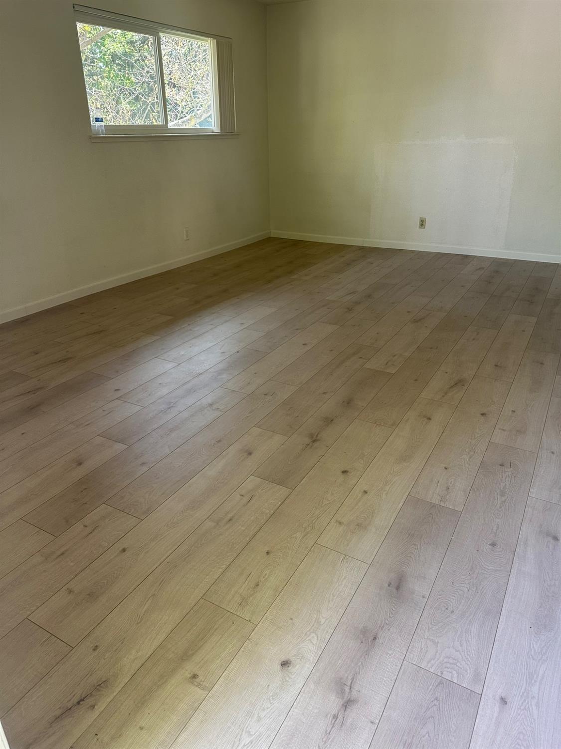 1925 Donner Avenue 4