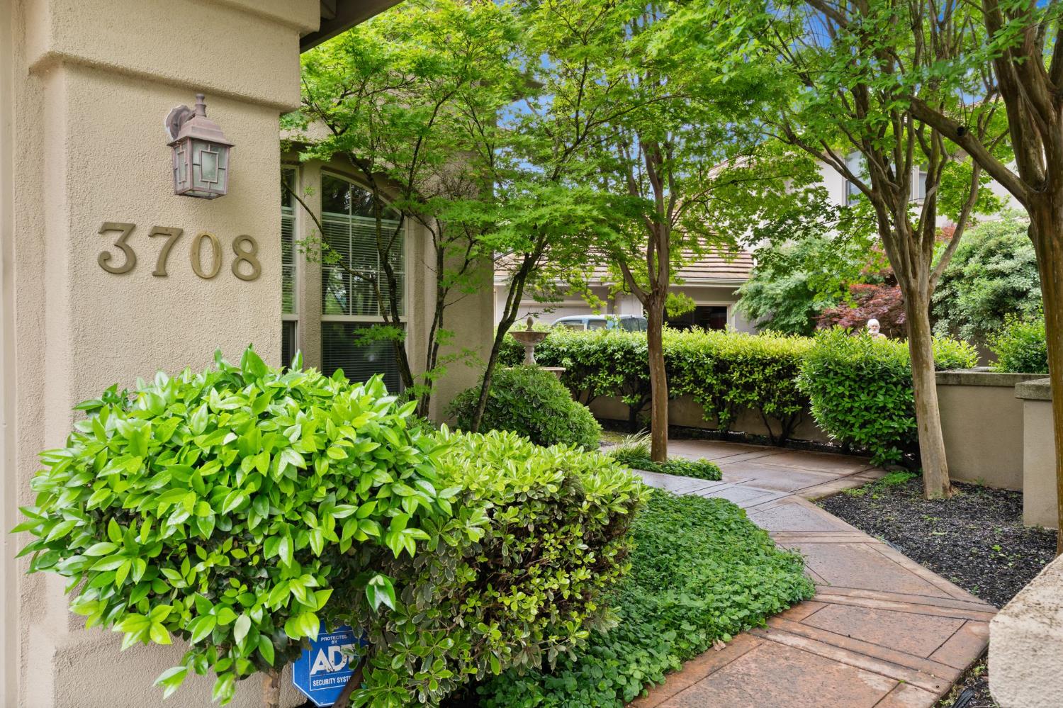 3708 Los Cerros Place