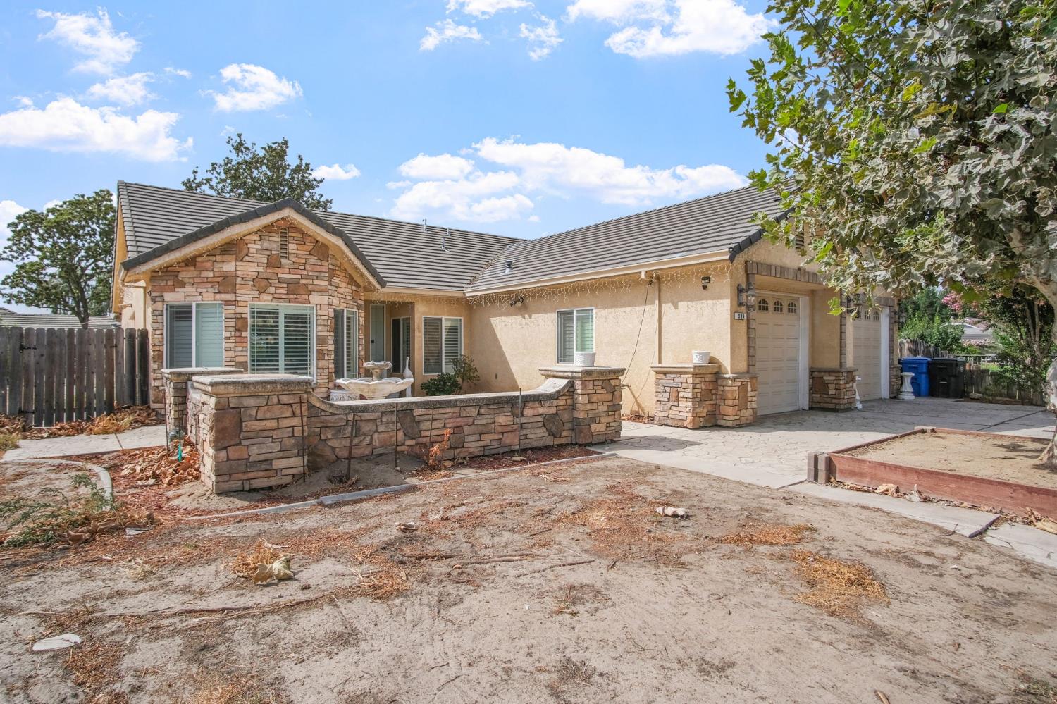 984 E Woodward Avenue