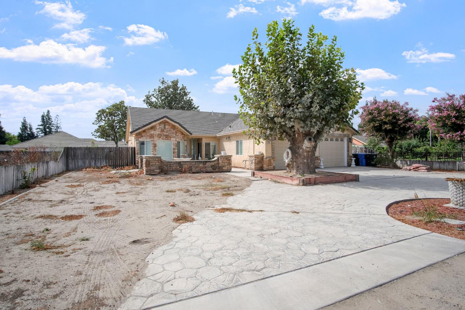 984 E Woodward Avenue