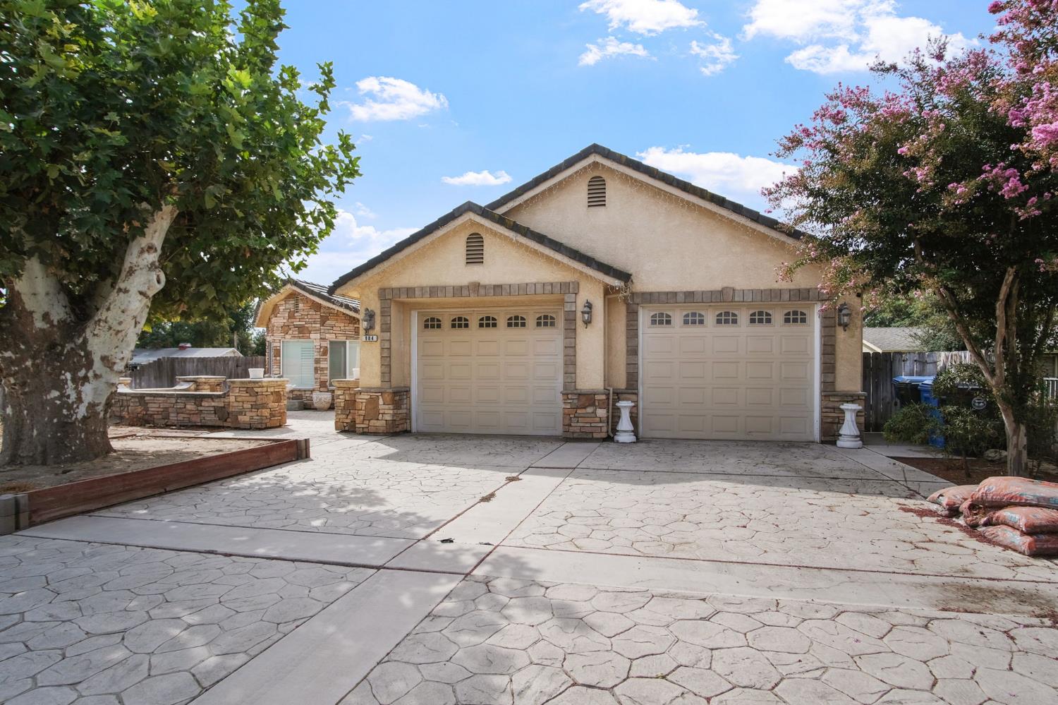 984 E Woodward Avenue