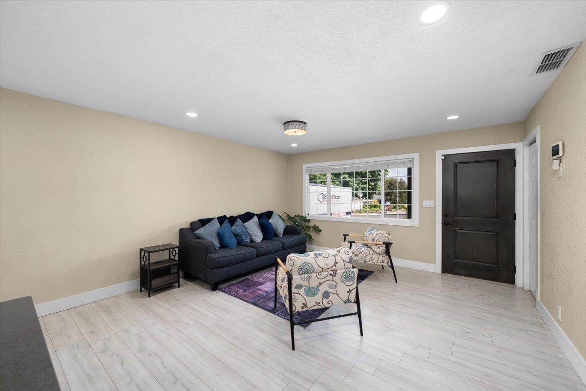 4243 Glenridge Drive