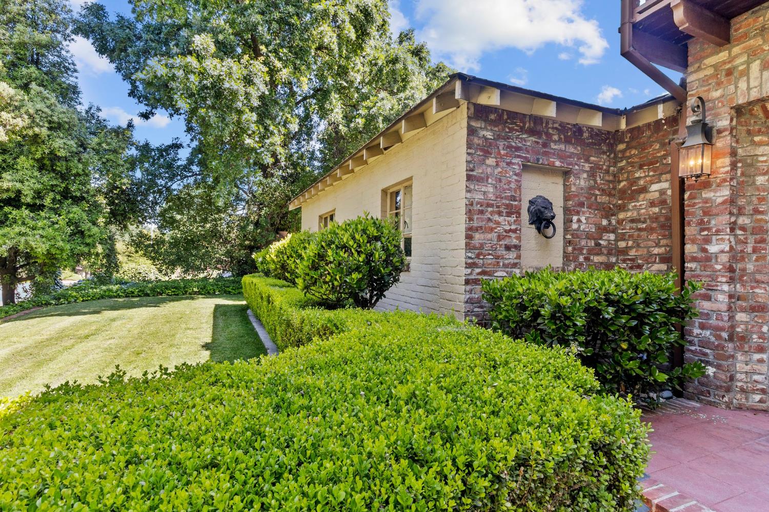 300 El Rio Avenue