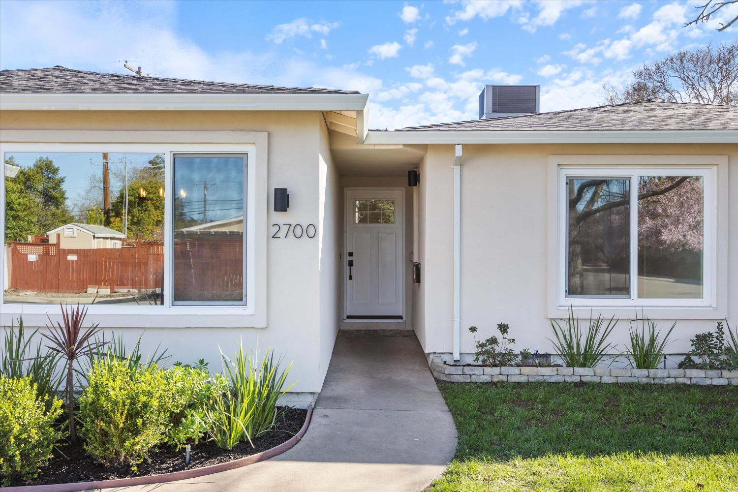 2700 El Prado Way