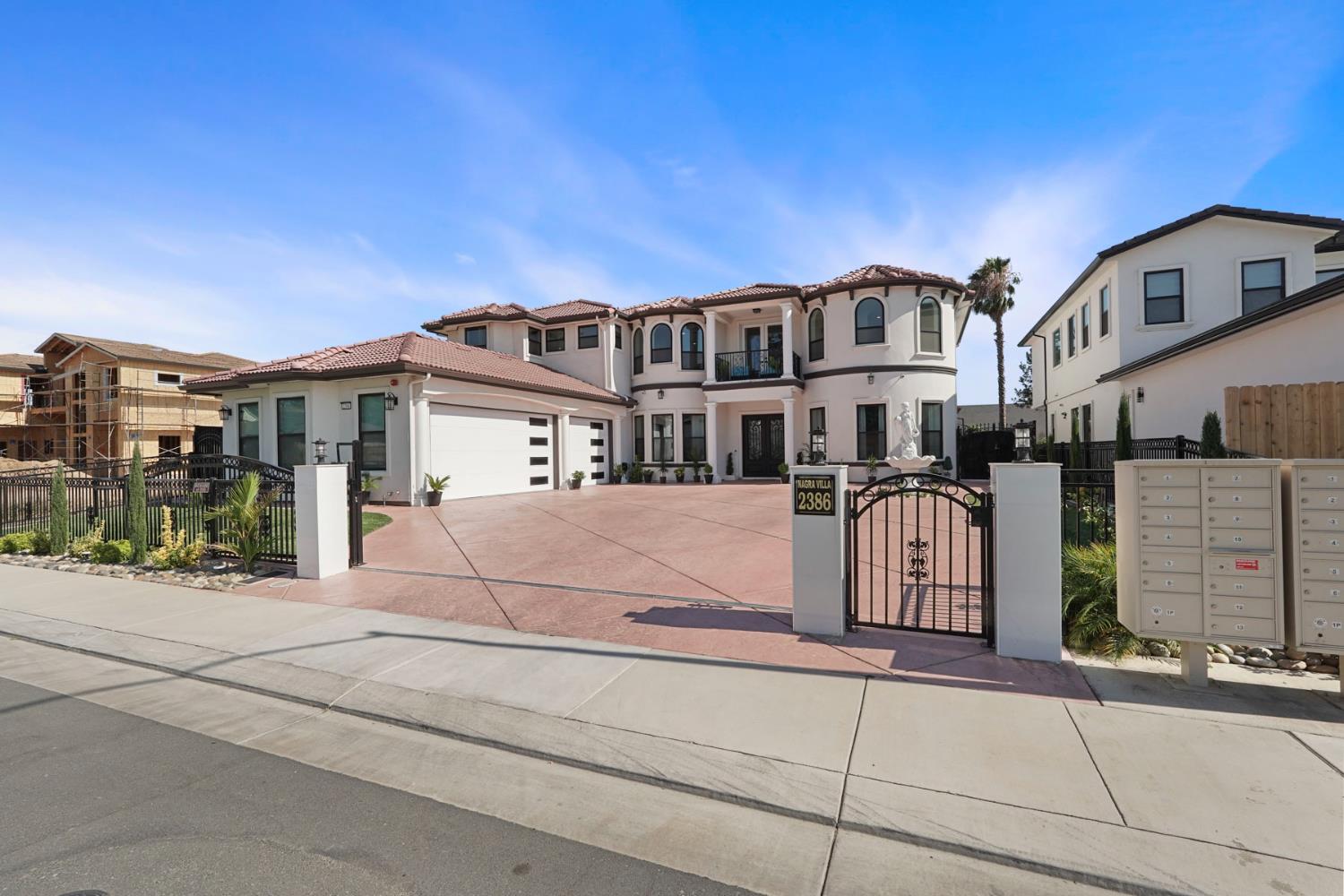 2386 Interlaken Court
