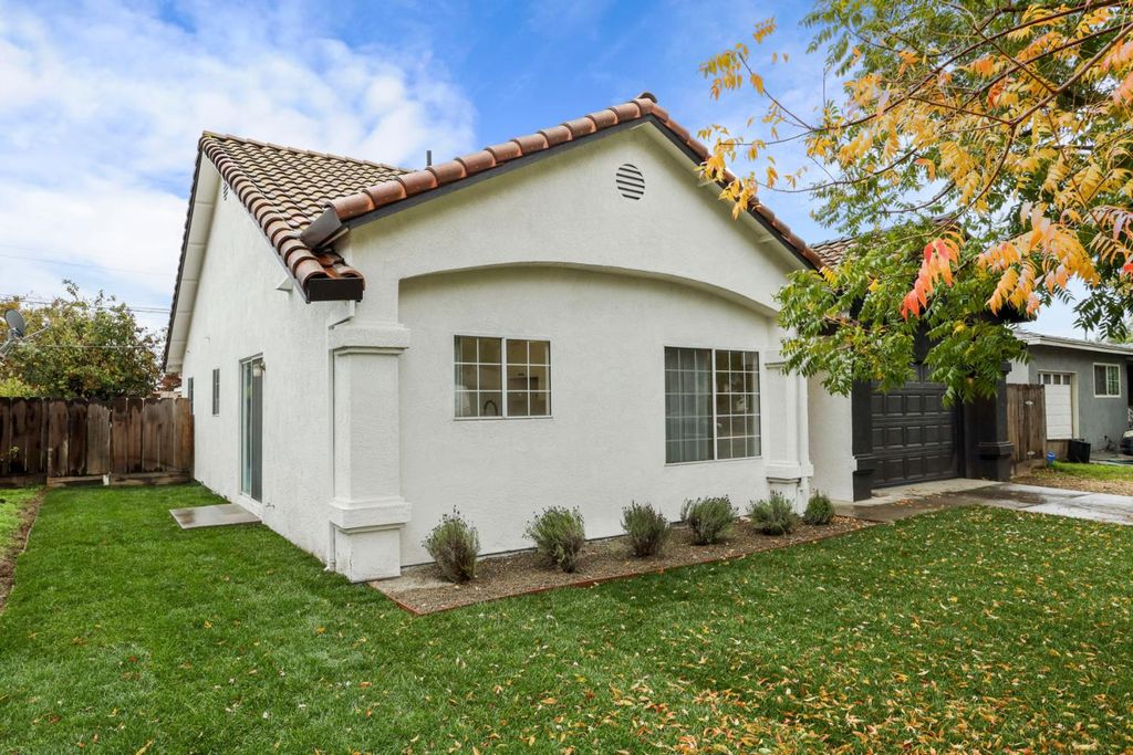 Photo of 610 Hudson Lane, Modesto, CA 95351 (MLS # 225146036)