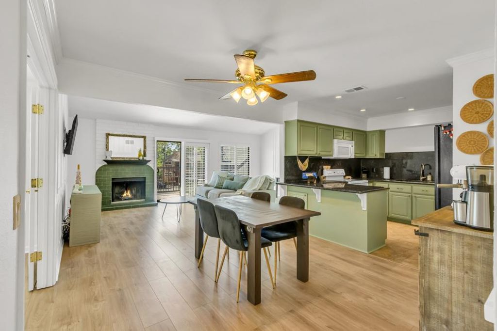 Photo of 7921 Arcade Lake Ln, Citrus Heights, CA 95610 (MLS # 226030845)