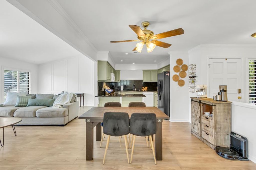 Photo of 7921 Arcade Lake Ln, Citrus Heights, CA 95610 (MLS # 226030845)