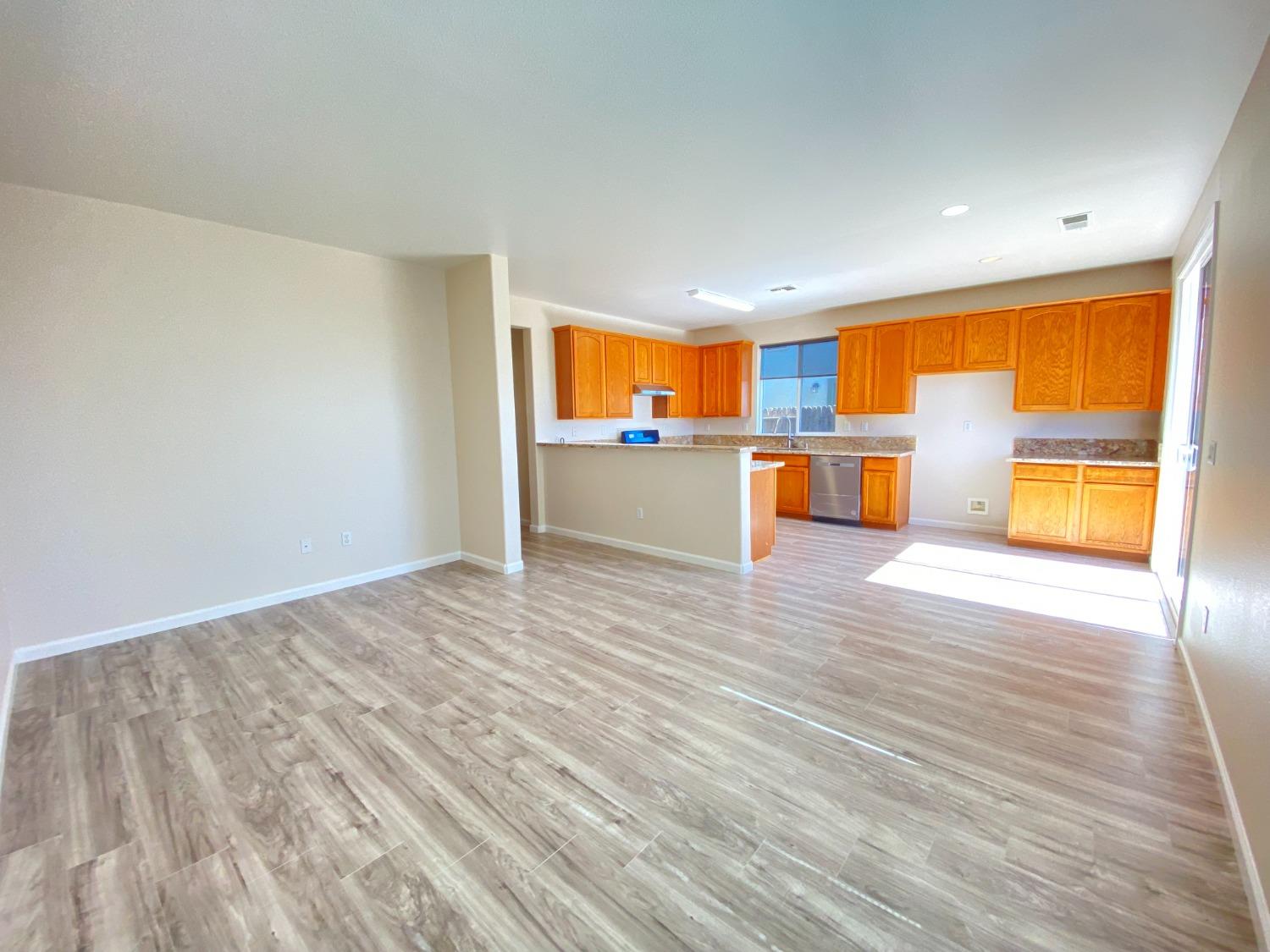 Sacramento, California 95823, United States, 2 Bedrooms Bedrooms, ,2 BathroomsBathrooms,Residential,Pending,84944