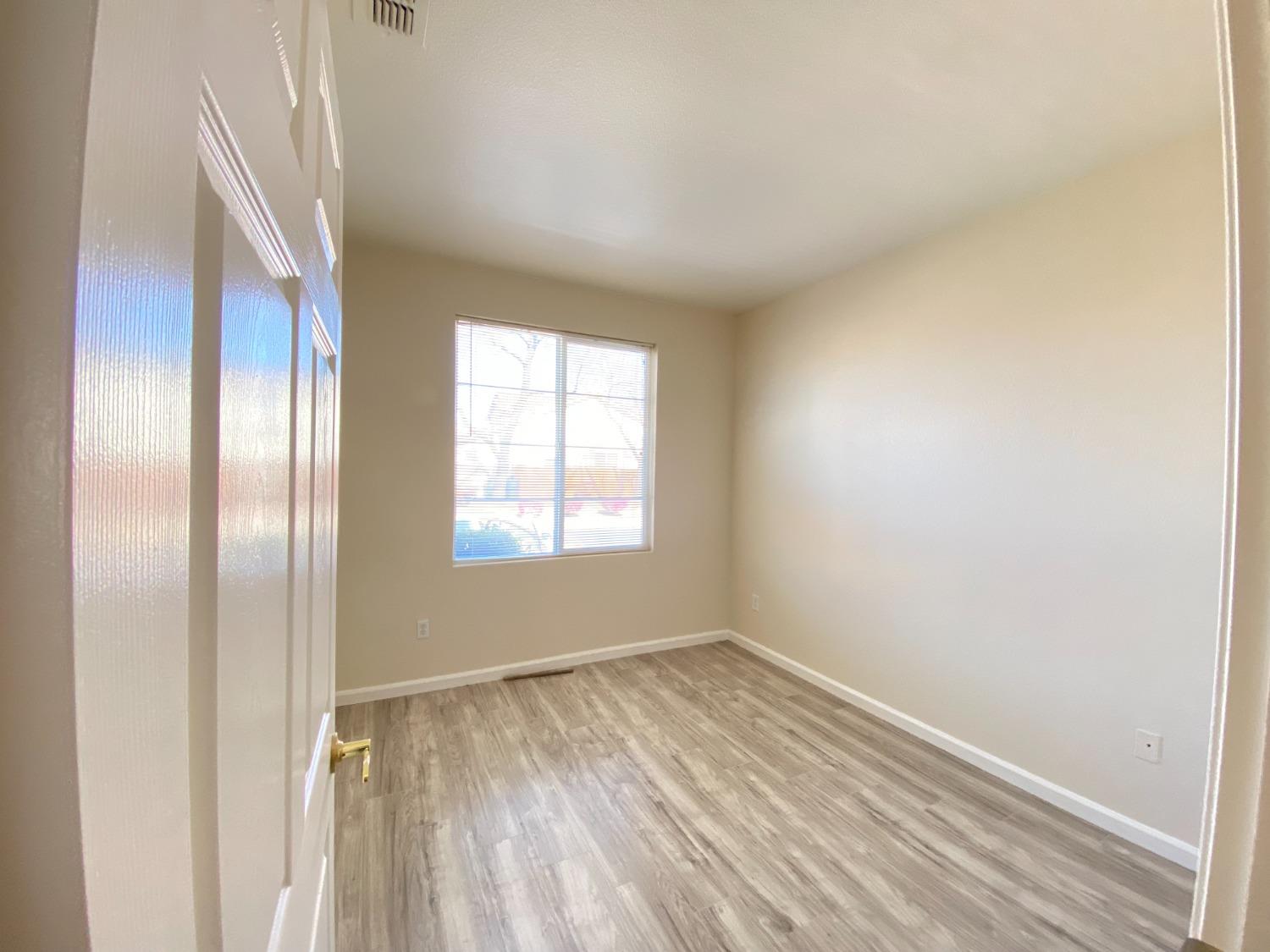 Sacramento, California 95823, United States, 2 Bedrooms Bedrooms, ,2 BathroomsBathrooms,Residential,Pending,84944