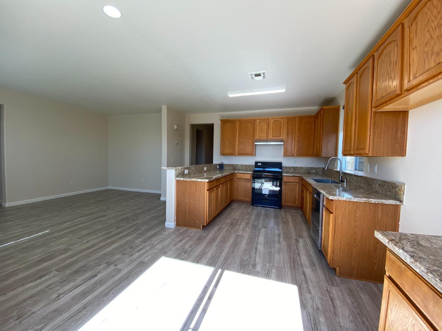 Sacramento, California 95823, United States, 2 Bedrooms Bedrooms, ,2 BathroomsBathrooms,Residential,Pending,84944