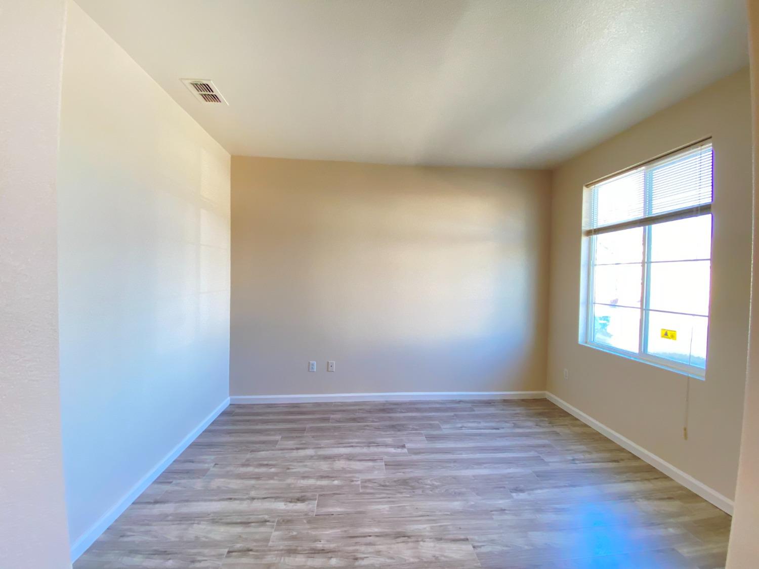 Sacramento, California 95823, United States, 2 Bedrooms Bedrooms, ,2 BathroomsBathrooms,Residential,Pending,84944