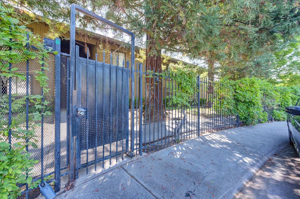 2424 Larkspur Lane 217