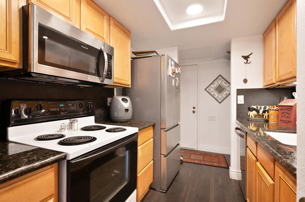 2424 Larkspur Lane 217