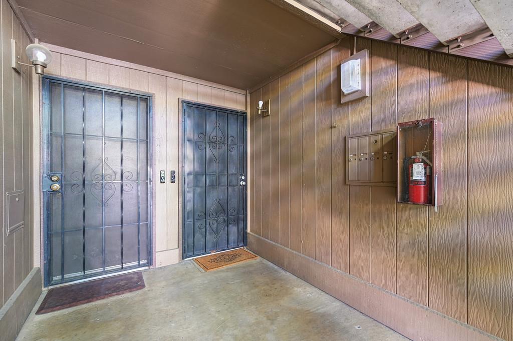 2424 Larkspur Lane 217