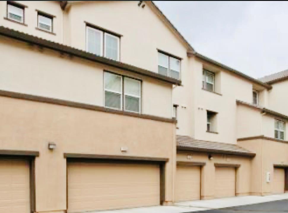 50 Regency Park Circle 11106