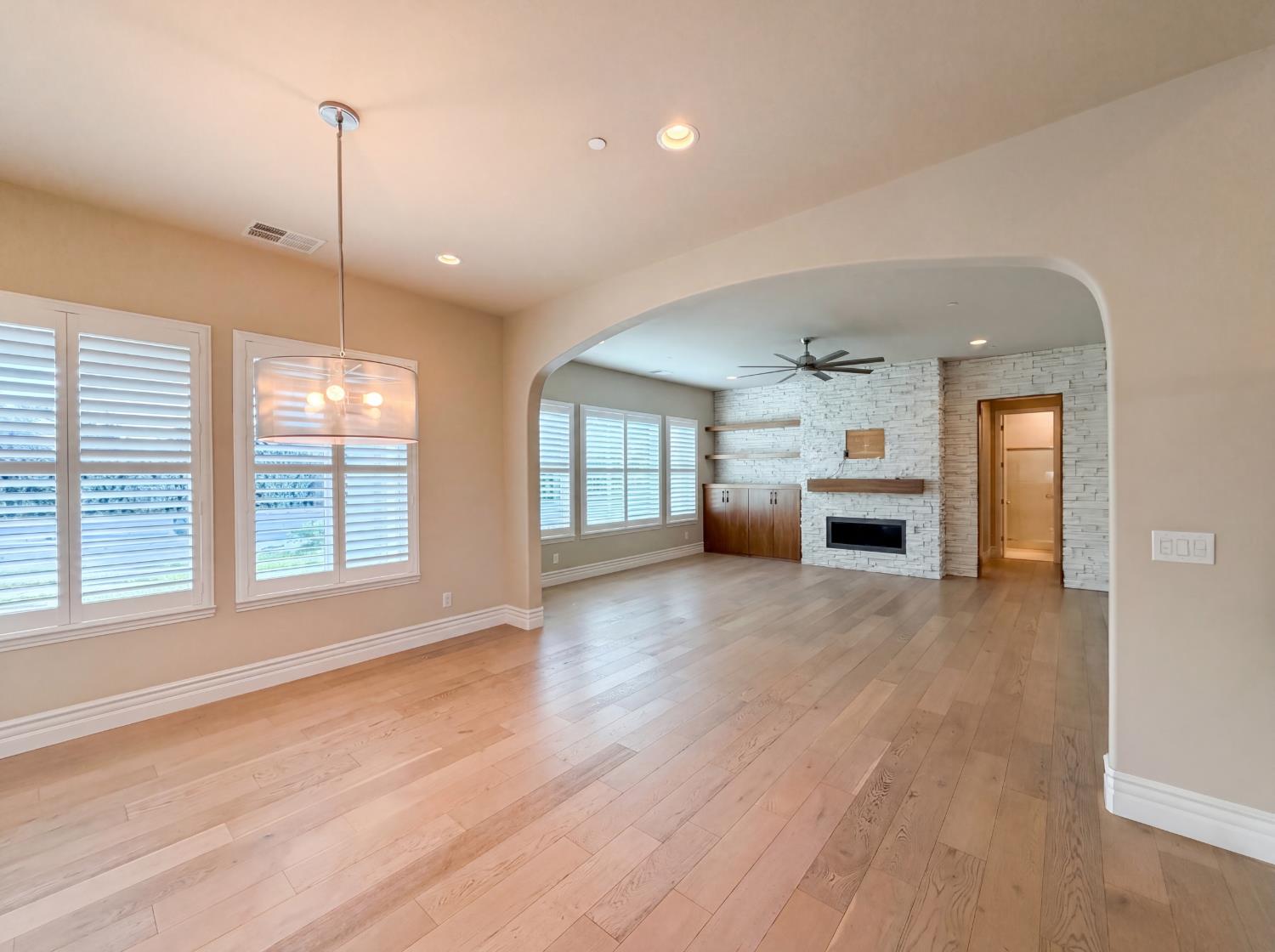 5601 Lakepointe Drive