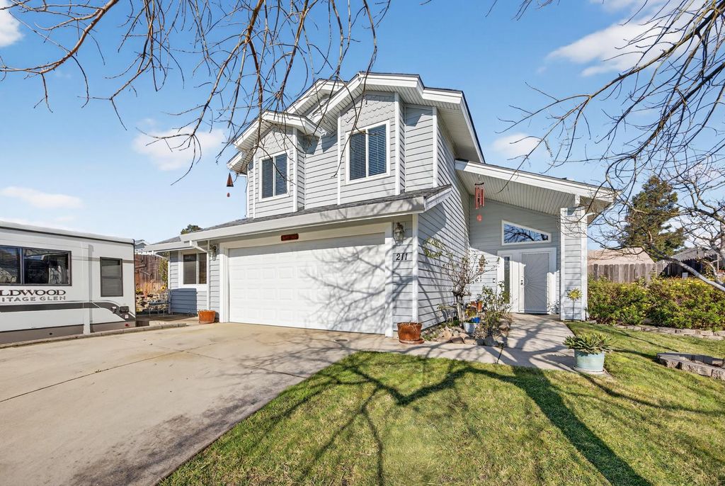 Photo of 211 Berry Oak Court, Rio Linda, CA 95673 (MLS # 226006169)