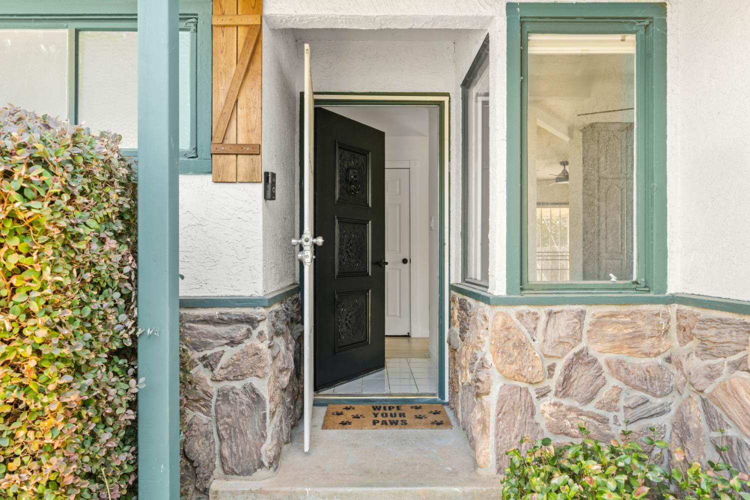3255 Laurelhurst Drive